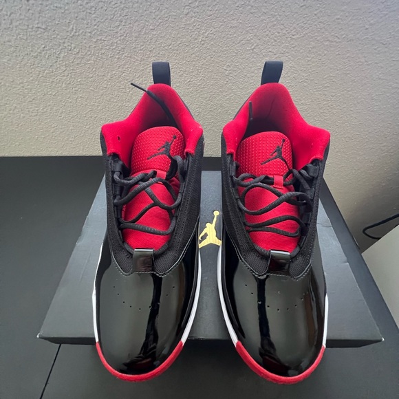 Jordan Men's Black and Red Sneakers